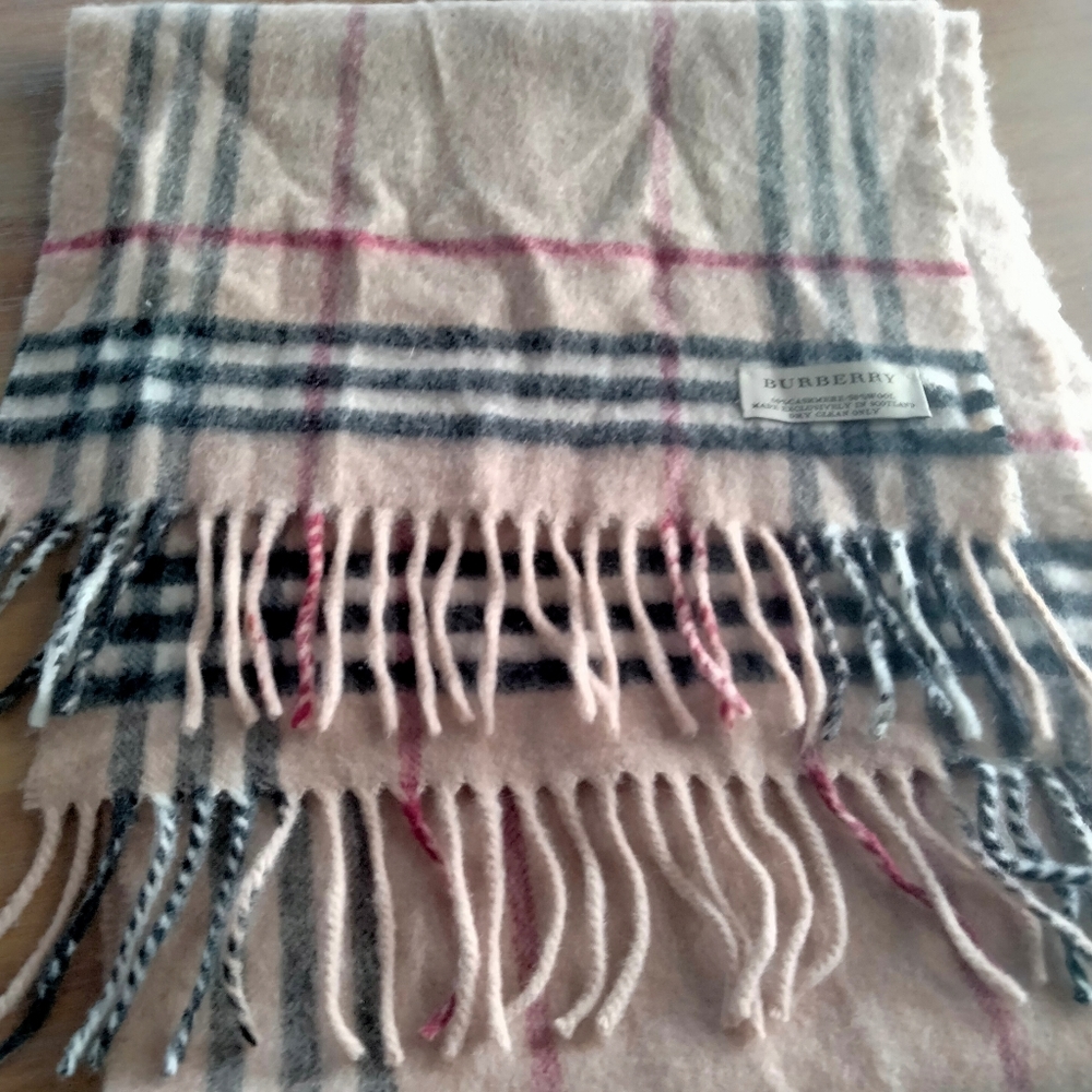 Burberry wool & cashmere scarf - Picture 9 of 10